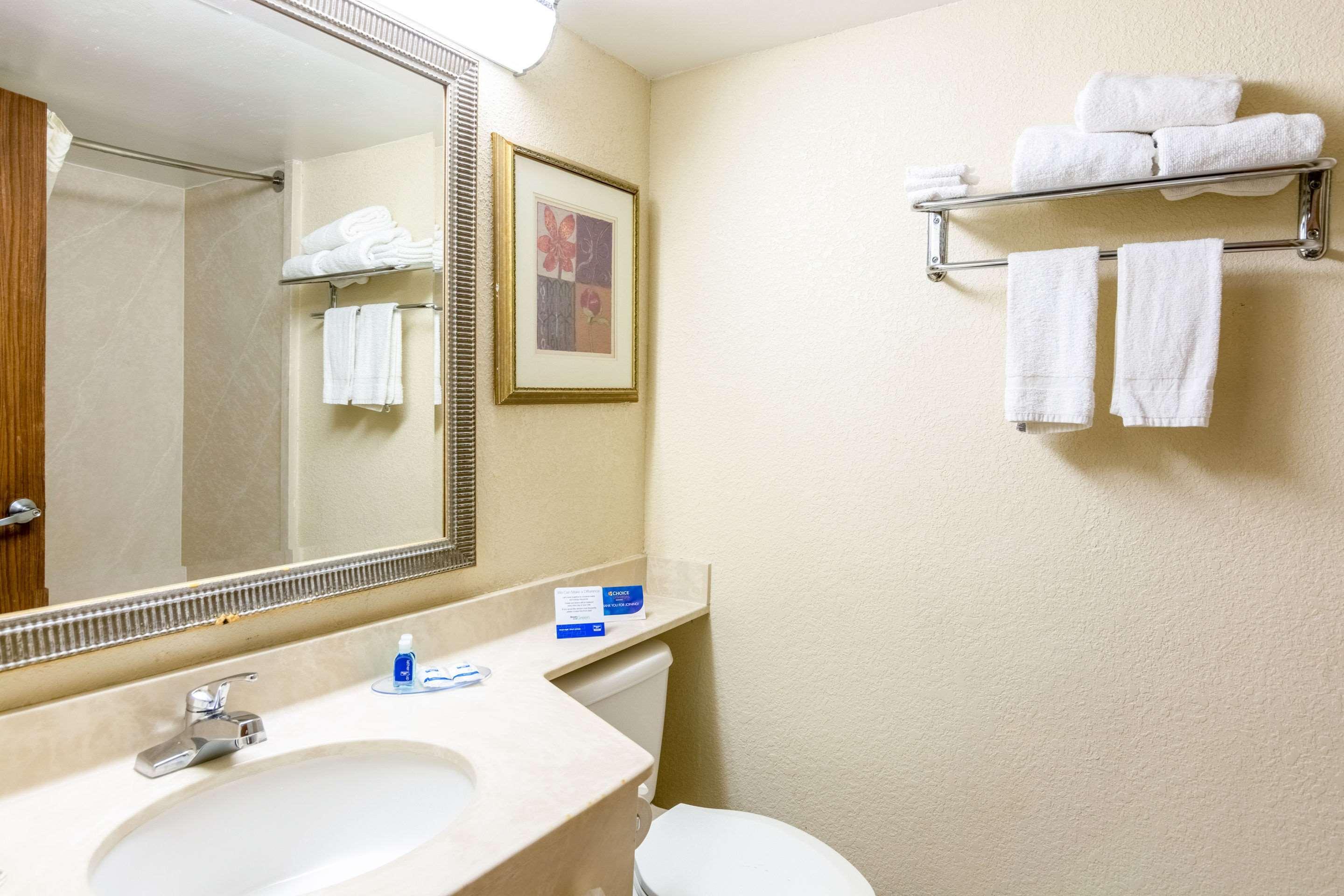 Rodeway Inn Central Richmond Ngoại thất bức ảnh